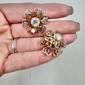 Vintage 1950’s Aurora Borealis rhinestone flower-shaped screw-back earrings